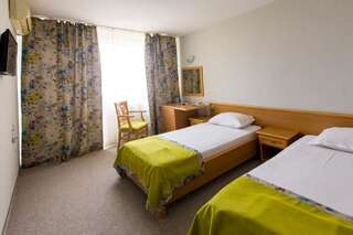 Отель Briz 2 Hotel Варна Двухместный номер с 1 кроватью или 2 отдельными кроватями и видом на море-1